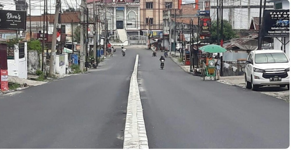 Dua jalur Jalan Desa Harapan setelah proyek rampung dikerjakan (Foto; Istimewa)