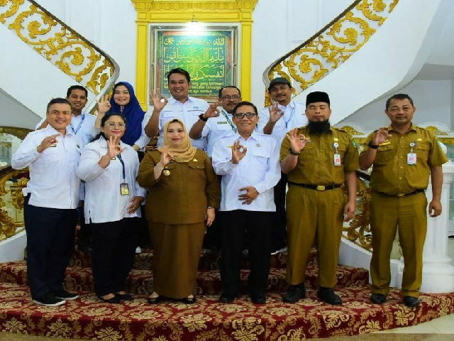 Bupati Bengkalis Kasmarni menerima Audiensi dan Ekspose Jajaran Lembaga Penyiaran Publik Radio Republik Indonesia (LPP RRI) Pekanbaru dan  Stasiun Penyiaran (SP) Bengkalis di Wisma Sri Mahkota, Selasa (31/1/2023). (foto/istimewa)