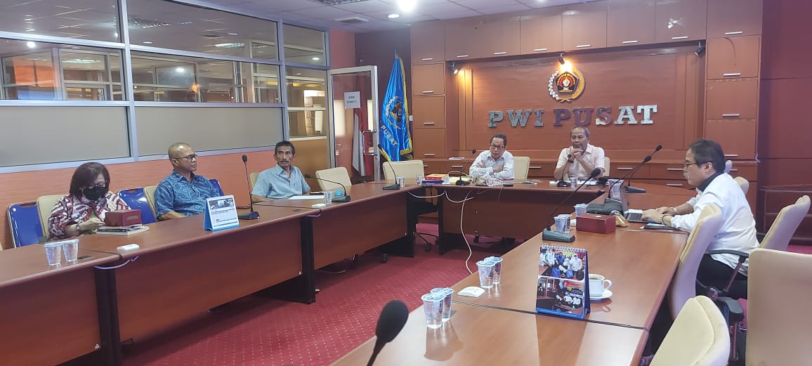 Rapat pengurus PWI Pusat tentang design sekolah jurnalisme, kick off SJI akan digelar di Riau.(foto: ist)