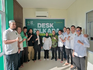 Penyerahan SK pencalonan Kasmarni -Bagus Santoso bupati dan wakil bupati Bengkalis dari PKB.(foto:ist)