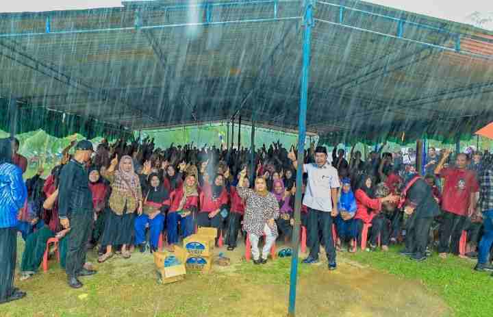 Kampanye Calon Bupati Bengkalis, Kasmarni di Desa Langkat Kecamatan Siak Kecil (foto:ist)